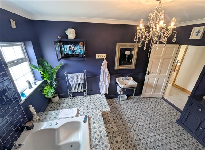 https://photos-a.propertyimages.ie/media/2/6/7/4947762/bf15200e-cc1d-4bd9-8d6d-6e7d56808cc5_l.jpg