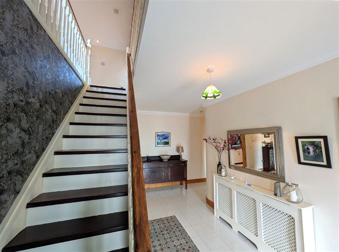 https://photos-a.propertyimages.ie/media/2/6/7/4947762/bf15200e-cc1d-4bd9-8d6d-6e7d56808cc5_l.jpg