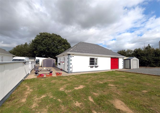 https://photos-a.propertyimages.ie/media/2/6/7/4947762/bf15200e-cc1d-4bd9-8d6d-6e7d56808cc5_l.jpg