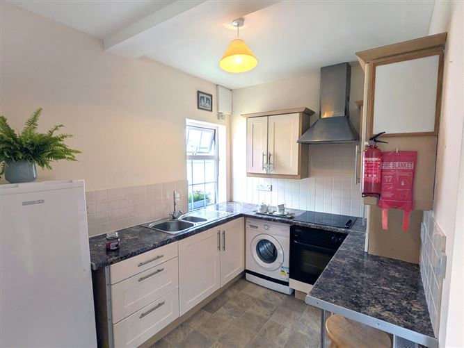 https://photos-a.propertyimages.ie/media/2/6/7/4947762/bf15200e-cc1d-4bd9-8d6d-6e7d56808cc5_l.jpg