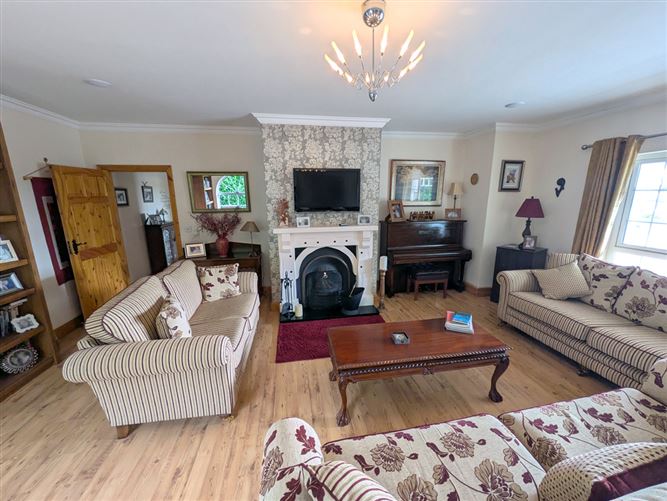 https://photos-a.propertyimages.ie/media/2/6/7/4947762/bf15200e-cc1d-4bd9-8d6d-6e7d56808cc5_l.jpg