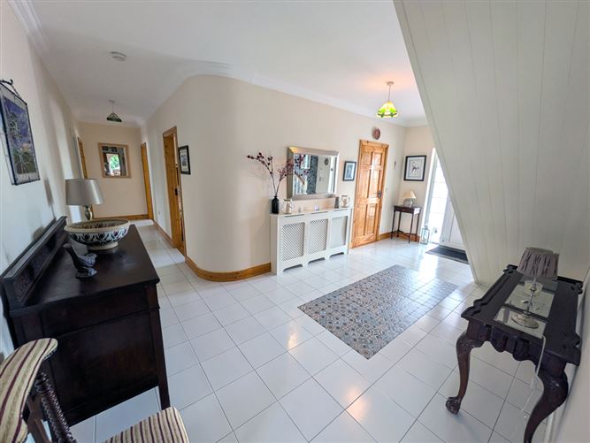 https://photos-a.propertyimages.ie/media/2/6/7/4947762/bf15200e-cc1d-4bd9-8d6d-6e7d56808cc5_l.jpg