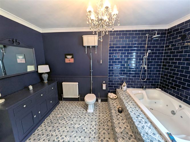 https://photos-a.propertyimages.ie/media/2/6/7/4947762/bf15200e-cc1d-4bd9-8d6d-6e7d56808cc5_l.jpg