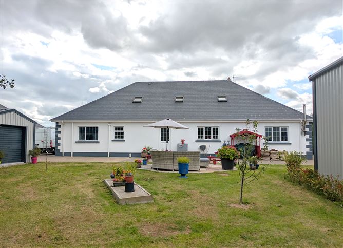 https://photos-a.propertyimages.ie/media/2/6/7/4947762/bf15200e-cc1d-4bd9-8d6d-6e7d56808cc5_l.jpg