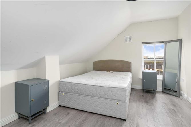 56 La Rochelle, High Street, Christchurch, Dublin 8