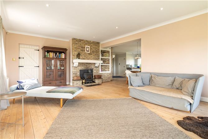 https://photos-a.propertyimages.ie/media/2/6/8/4996862/4dceb40f-797b-4215-b272-62e7ca417cc2_l.jpg