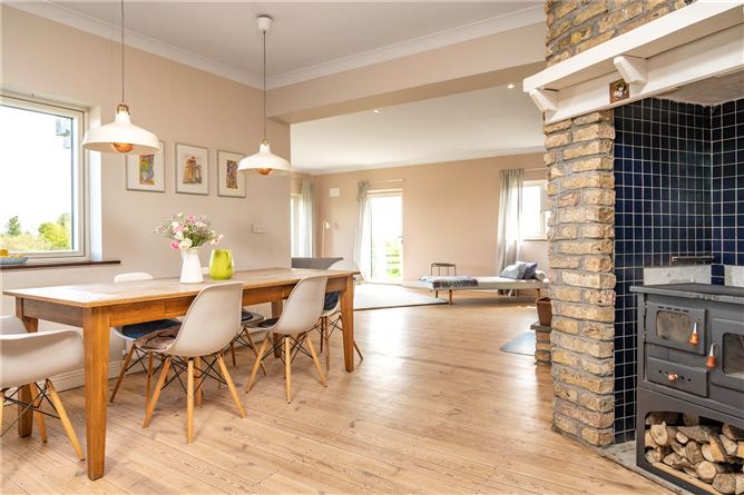 https://photos-a.propertyimages.ie/media/2/6/8/4996862/4dceb40f-797b-4215-b272-62e7ca417cc2_l.jpg