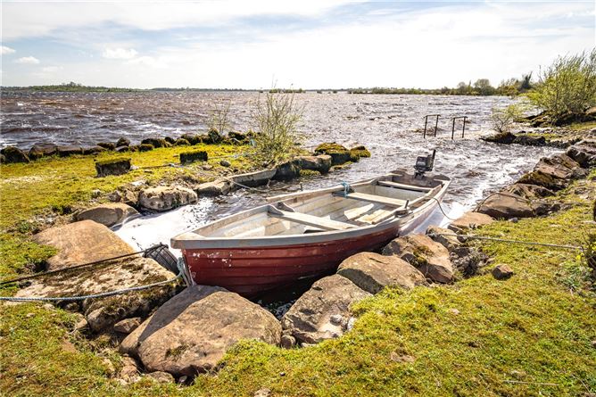 https://photos-a.propertyimages.ie/media/2/6/8/4996862/4dceb40f-797b-4215-b272-62e7ca417cc2_l.jpg