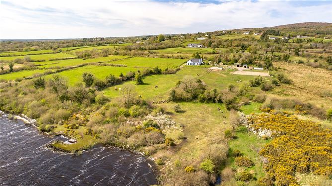 https://photos-a.propertyimages.ie/media/2/6/8/4996862/4dceb40f-797b-4215-b272-62e7ca417cc2_l.jpg