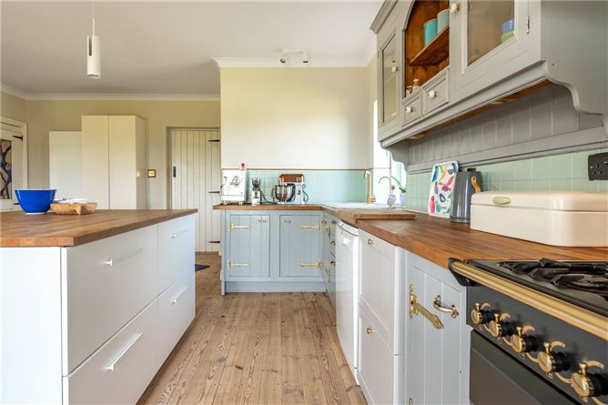 https://photos-a.propertyimages.ie/media/2/6/8/4996862/4dceb40f-797b-4215-b272-62e7ca417cc2_l.jpg