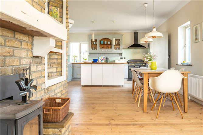 https://photos-a.propertyimages.ie/media/2/6/8/4996862/4dceb40f-797b-4215-b272-62e7ca417cc2_l.jpg