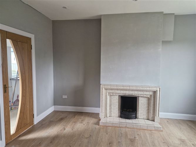 https://photos-a.propertyimages.ie/media/2/6/9/5022962/aadf62e1-2268-499f-b14d-607fab18667f_l.jpg