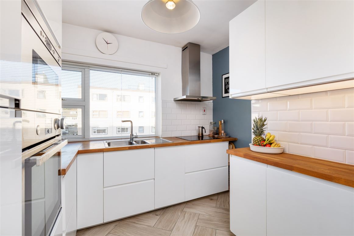 Apt, 19 Seapark, Mount Prospect Avenue, Clontarf, Dublin 3 Sherry