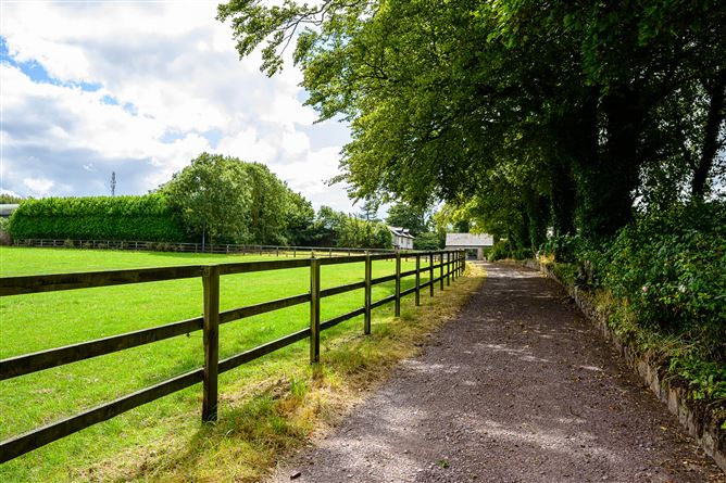 Photo 106 of 161 — Stonehill Stud Farm, Ballinvarosig, Carrigaline, Cork