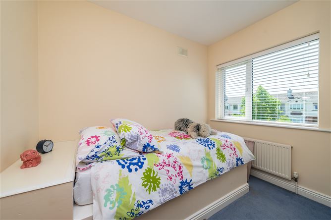 https://photos-a.propertyimages.ie/media/2/7/1/5005172/6ff8c8f3-f6b6-4ce3-9b89-0f3789cc5fb9_l.jpg