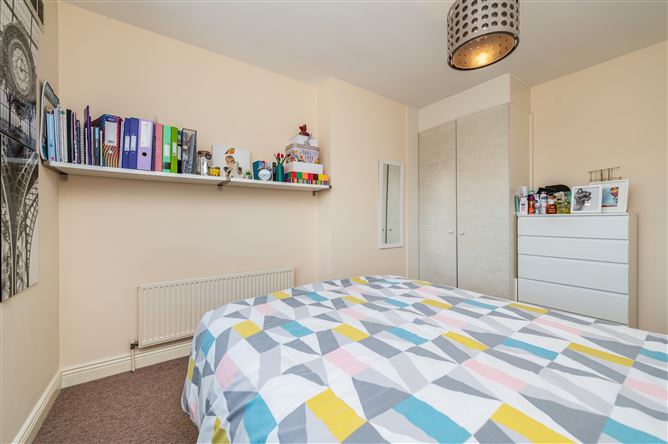 https://photos-a.propertyimages.ie/media/2/7/1/5005172/6ff8c8f3-f6b6-4ce3-9b89-0f3789cc5fb9_l.jpg
