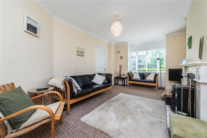 https://photos-a.propertyimages.ie/media/2/7/1/5005172/6ff8c8f3-f6b6-4ce3-9b89-0f3789cc5fb9_l.jpg