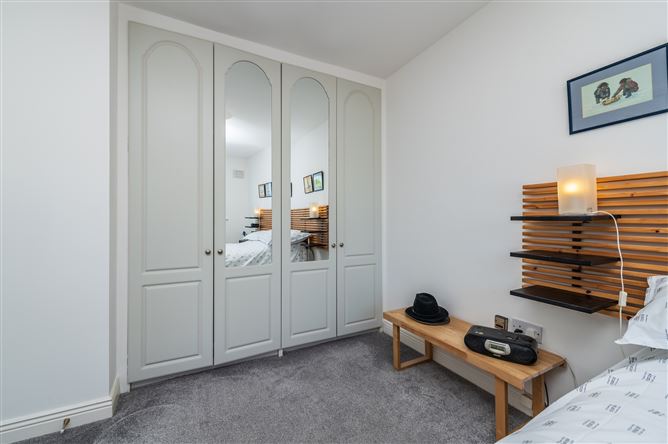 https://photos-a.propertyimages.ie/media/2/7/1/5005172/6ff8c8f3-f6b6-4ce3-9b89-0f3789cc5fb9_l.jpg