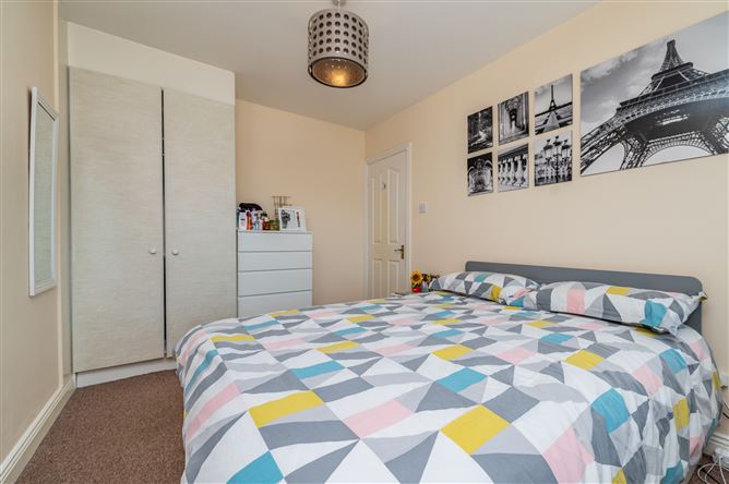 https://photos-a.propertyimages.ie/media/2/7/1/5005172/6ff8c8f3-f6b6-4ce3-9b89-0f3789cc5fb9_l.jpg