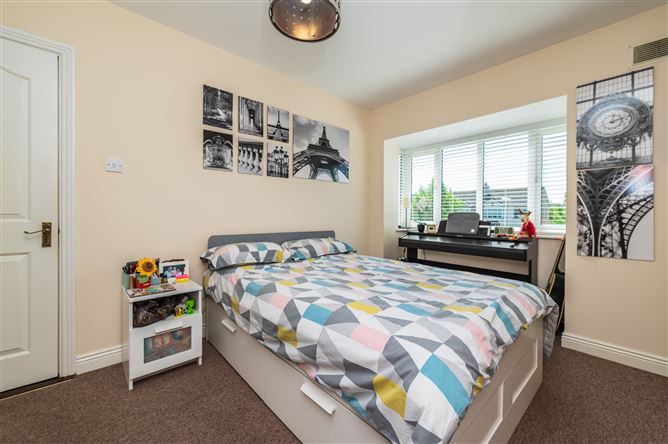 https://photos-a.propertyimages.ie/media/2/7/1/5005172/6ff8c8f3-f6b6-4ce3-9b89-0f3789cc5fb9_l.jpg