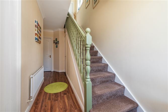 https://photos-a.propertyimages.ie/media/2/7/1/5005172/6ff8c8f3-f6b6-4ce3-9b89-0f3789cc5fb9_l.jpg