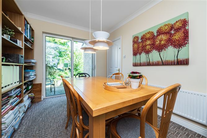 https://photos-a.propertyimages.ie/media/2/7/1/5005172/6ff8c8f3-f6b6-4ce3-9b89-0f3789cc5fb9_l.jpg