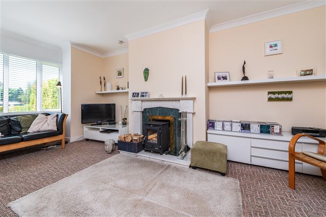 https://photos-a.propertyimages.ie/media/2/7/1/5005172/6ff8c8f3-f6b6-4ce3-9b89-0f3789cc5fb9_l.jpg