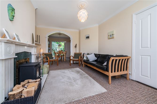 https://photos-a.propertyimages.ie/media/2/7/1/5005172/6ff8c8f3-f6b6-4ce3-9b89-0f3789cc5fb9_l.jpg