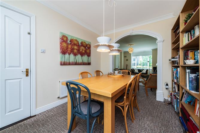 https://photos-a.propertyimages.ie/media/2/7/1/5005172/6ff8c8f3-f6b6-4ce3-9b89-0f3789cc5fb9_l.jpg