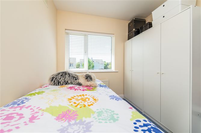 https://photos-a.propertyimages.ie/media/2/7/1/5005172/6ff8c8f3-f6b6-4ce3-9b89-0f3789cc5fb9_l.jpg