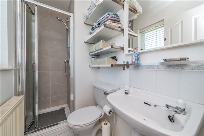 https://photos-a.propertyimages.ie/media/2/7/1/5005172/6ff8c8f3-f6b6-4ce3-9b89-0f3789cc5fb9_l.jpg