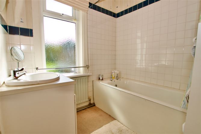 Villasaeta, Coosan Point Road, Athlone, Co. Westmeath