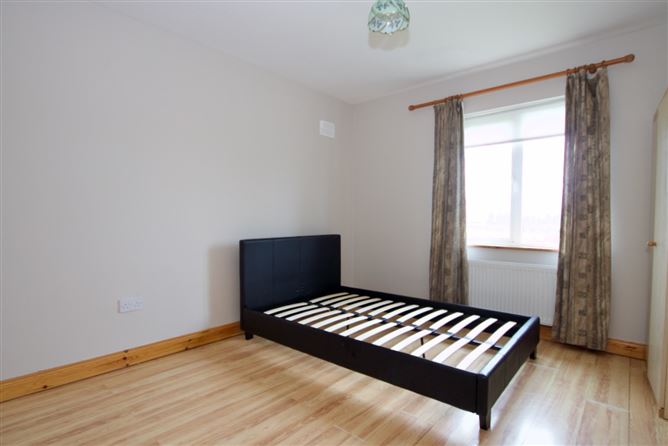 31 Barrys Ave, Tarmonbarry, Roscommon