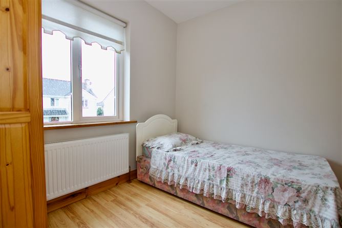 31 Barrys Ave, Tarmonbarry, Roscommon