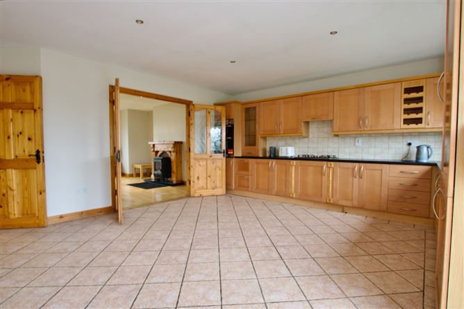 31 Barrys Ave, Tarmonbarry, Roscommon