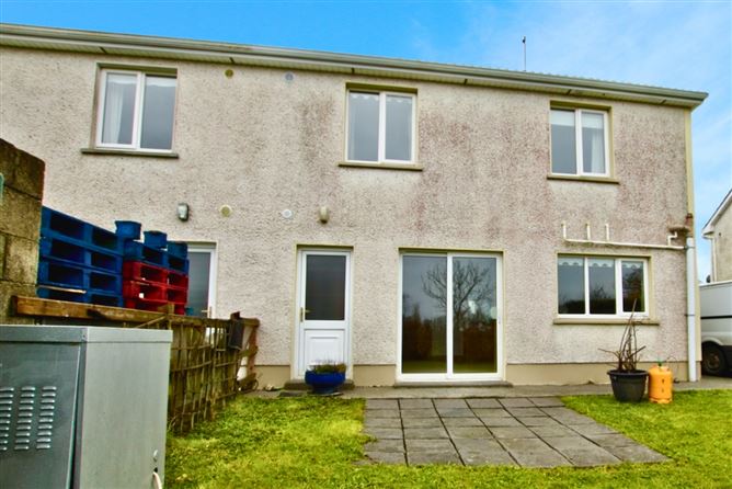 31 Barrys Ave, Tarmonbarry, Roscommon