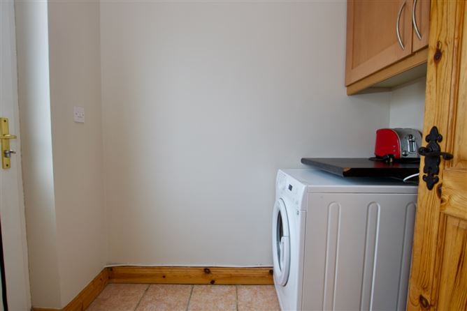 31 Barrys Ave, Tarmonbarry, Roscommon