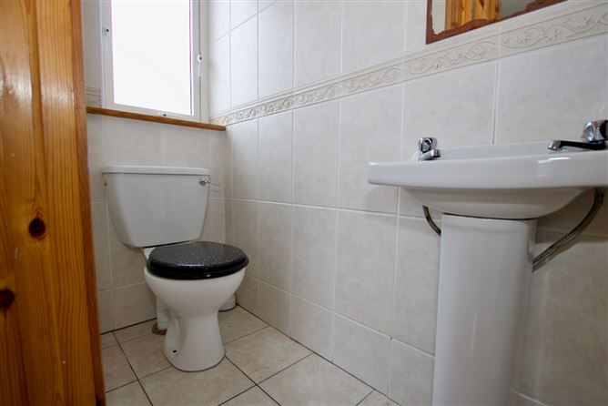 31 Barrys Ave, Tarmonbarry, Roscommon