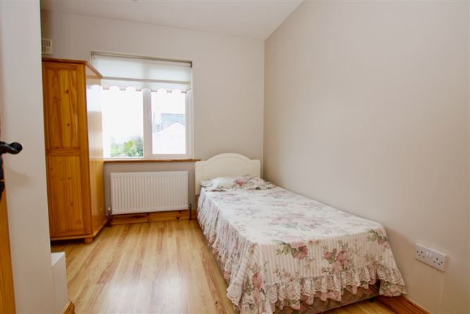 31 Barrys Ave, Tarmonbarry, Roscommon
