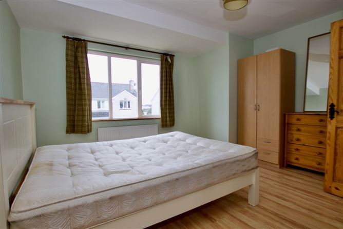 31 Barrys Ave, Tarmonbarry, Roscommon