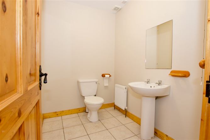 31 Barrys Ave, Tarmonbarry, Roscommon