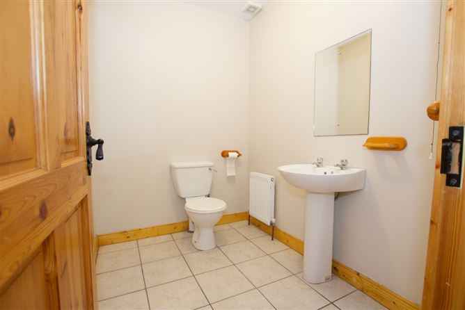 31 Barrys Ave, Tarmonbarry, Roscommon