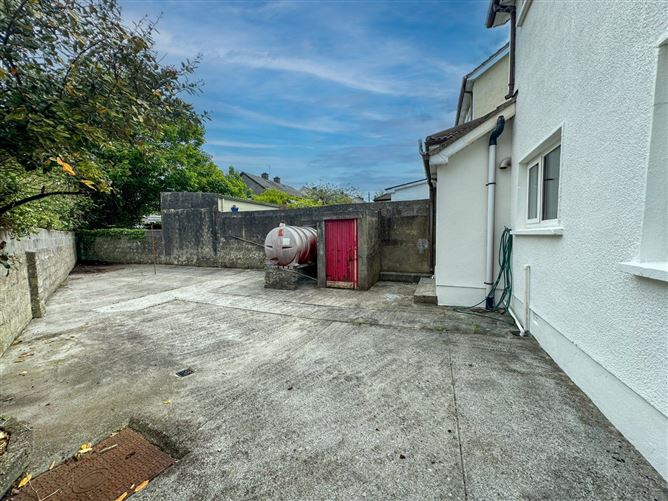 13 Lakeshore Drive, Renmore, Galway City