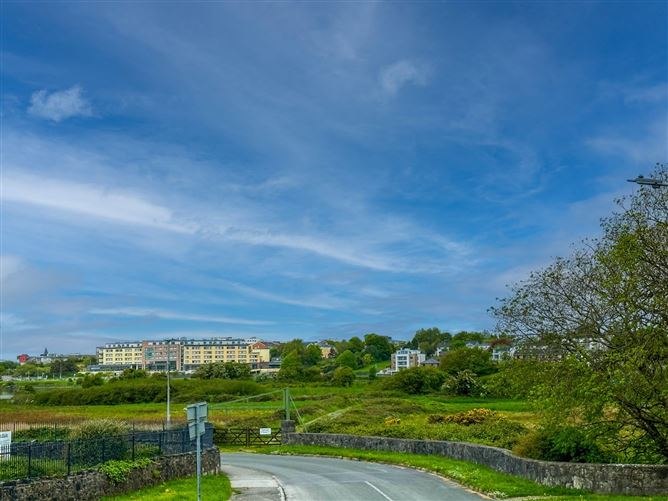 13 Lakeshore Drive, Renmore, Galway City