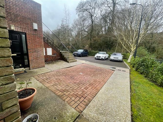 8 Cois Coillte, Carrigaline Road, Douglas, Cork