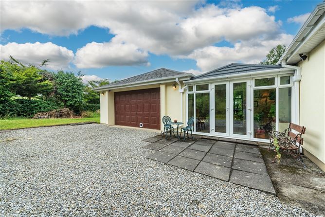 https://photos-a.propertyimages.ie/media/2/7/5/4946572/4d243a74-4c1c-4a00-aad5-a310de799b09_l.jpg