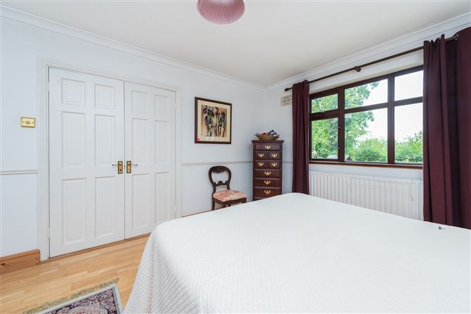 https://photos-a.propertyimages.ie/media/2/7/5/4946572/4d243a74-4c1c-4a00-aad5-a310de799b09_l.jpg