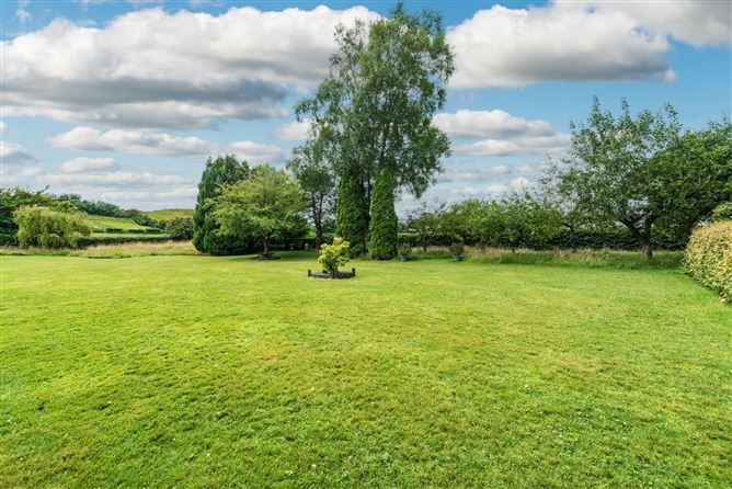 https://photos-a.propertyimages.ie/media/2/7/5/4946572/4d243a74-4c1c-4a00-aad5-a310de799b09_l.jpg