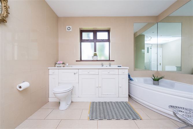 https://photos-a.propertyimages.ie/media/2/7/5/4946572/4d243a74-4c1c-4a00-aad5-a310de799b09_l.jpg
