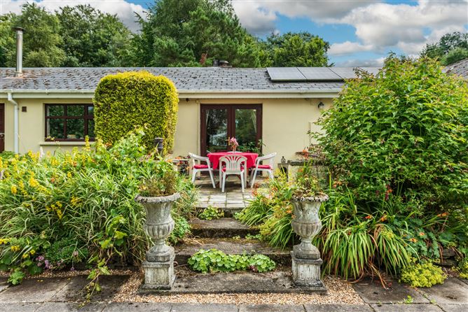 https://photos-a.propertyimages.ie/media/2/7/5/4946572/4d243a74-4c1c-4a00-aad5-a310de799b09_l.jpg